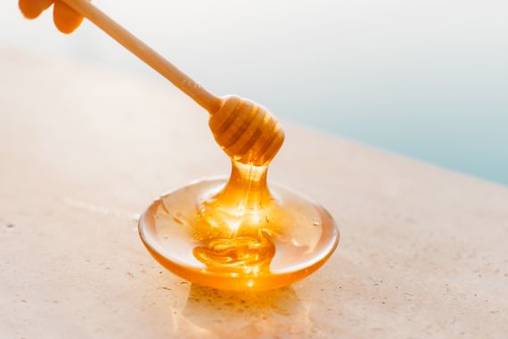 Pastování medu