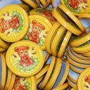 malovany-medvidek-krabice-01.jpg_1 Víčko na sklenici TO 82 - Malovaný medvídek - 700 ks - celá krabice - HO7 Thumb