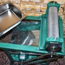 elektricky-lis-na-mezisteny-se-stolem-1.jpg_product Elektrický lis na mezistěny Thumb