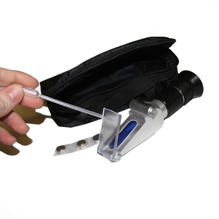 Refraktometr - ApiOpt. s osvětlení - D