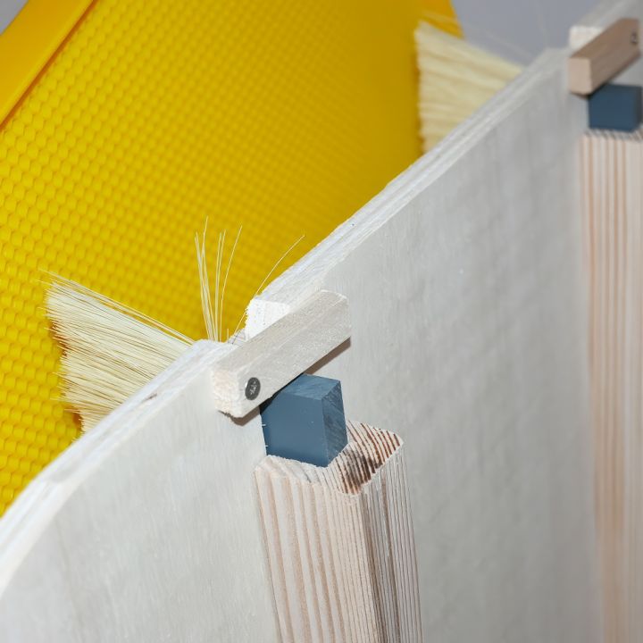 4617-ometac-vcel-4-kartace-07.jpg_1 Ometač včel - 4 kartáče