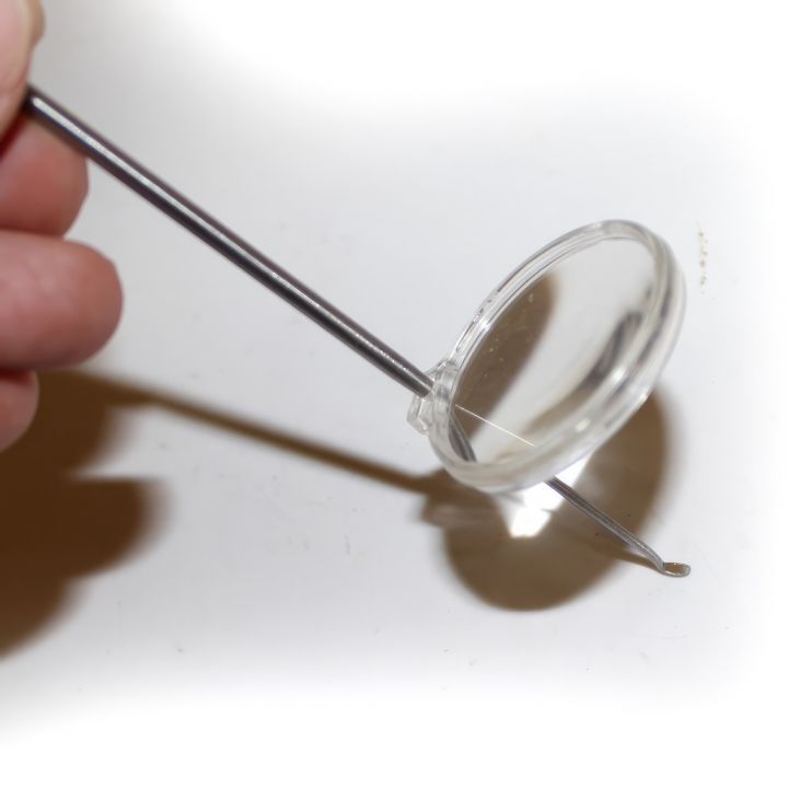 Nerezová lžička s lupou