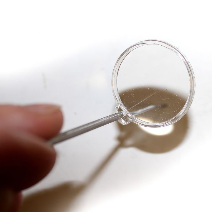 Nerezová lžička s lupou