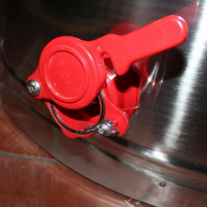 Medomet Swiss Biene 3.r. ruční P40