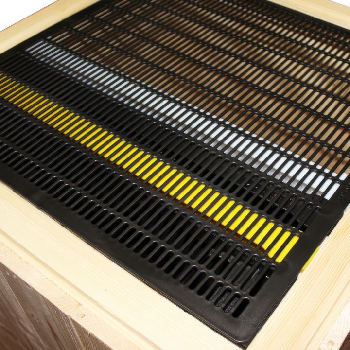 Mateří mřížka - černý litý plast CZ