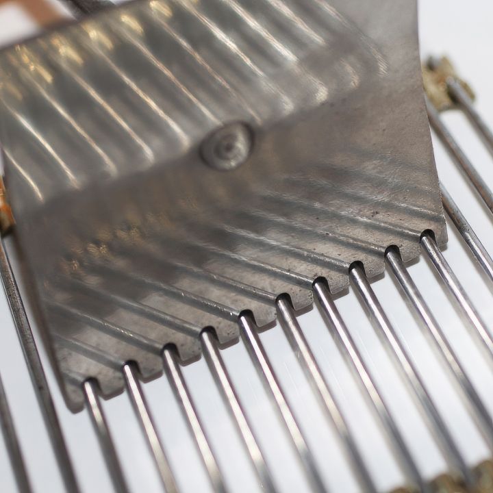 Škrabka k čištění mateří mřížky - nerez