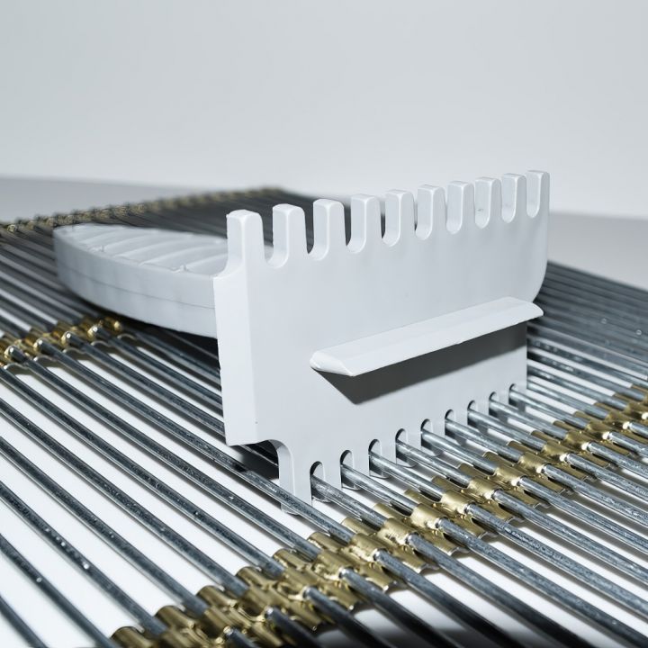 Škrabka k čištění mateří mřížky - plast