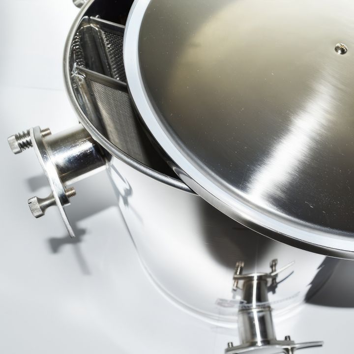 nadoba-50-2-sita-sb-cerici-01.jpg_product Stáčecí a čeřící nádoba Mellarius MaxiLine 50 kg s 2 síty