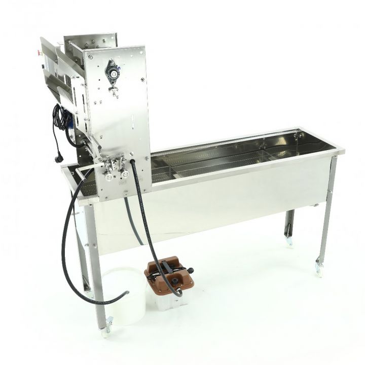 W2092_Wstol-do-odsklepiania-z-odsklepiarka-ze-slizgami-230v-z-wytwornica-pary-minima-line.jpg_product_product_product_product Stůl odvíčkovací s podávacími lištami 230V, s vyvíječem páry – MINIMA