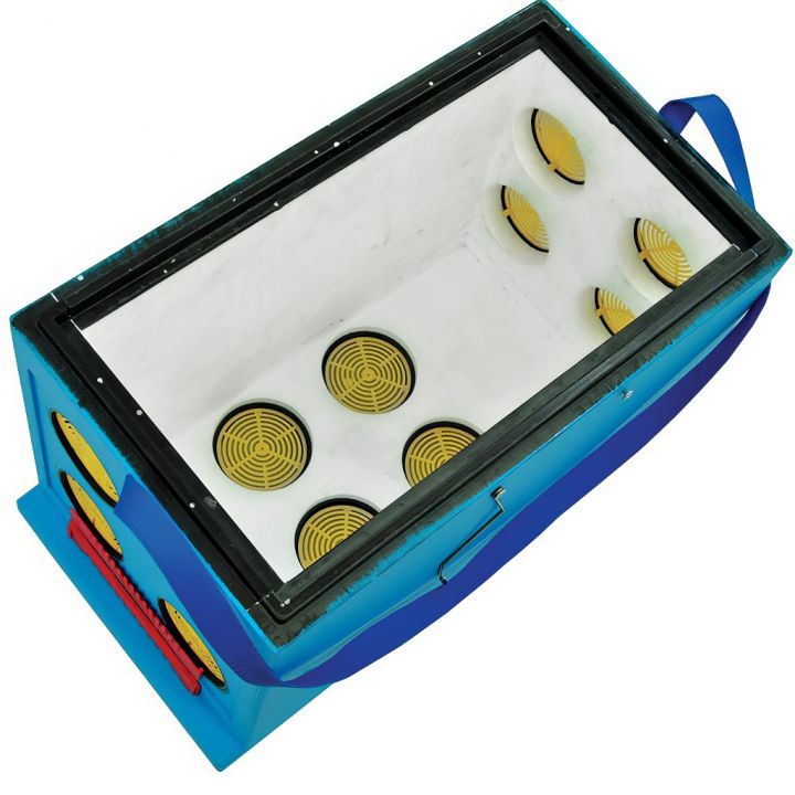 skrzynka-transportowa-6-ramkowa-dadant-malowana2.jpg_1 Rojáček / bedna Dadant Blatt, 6 r. Lysoň