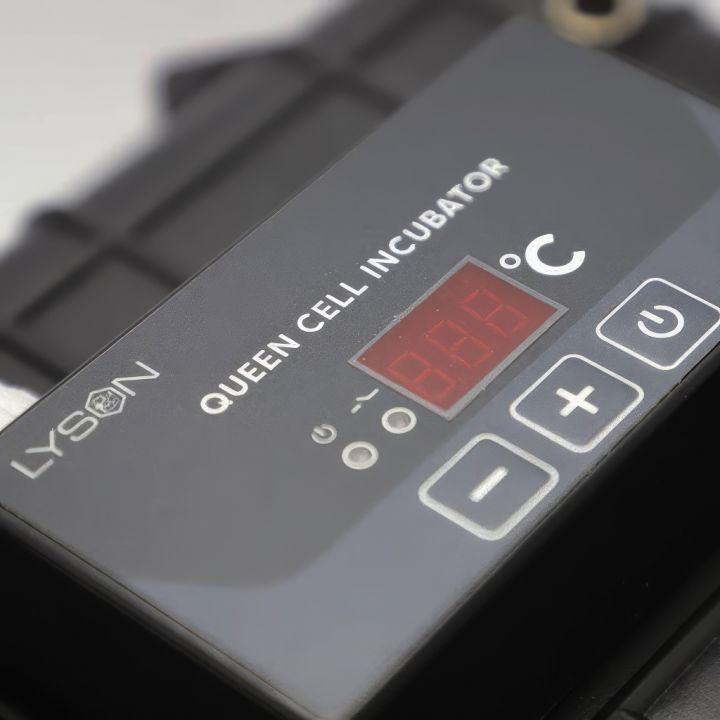 prenosny-inkubator-na-matecniky2.jpg_1 Přenosný inkubátor na matečníky Lysoň