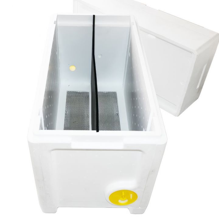 plemenac-lang-sb-22-065.jpg_1 Polystyrenový plemenáč Langstroth 3/4 s krmítkem - 6 rámků