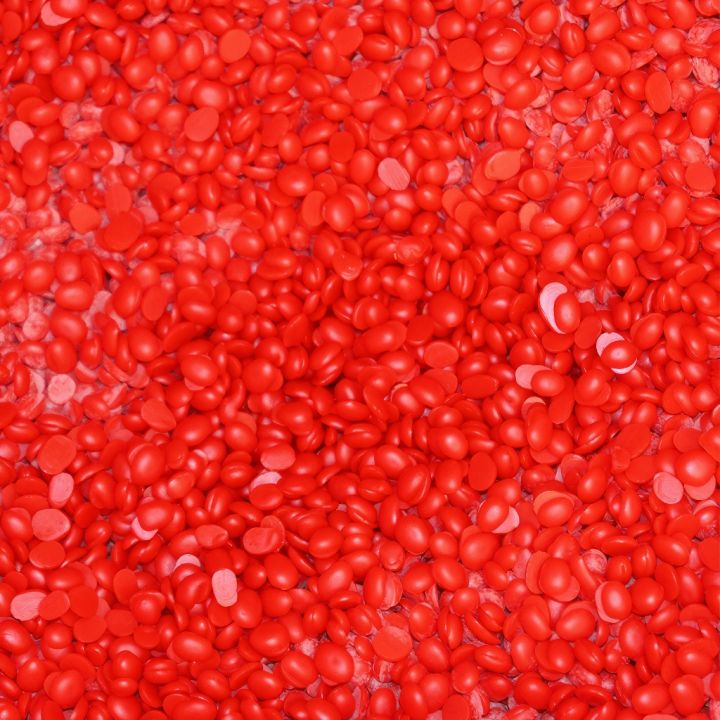 pelety-cervene-07.jpg_1 Včelí vosk - červené pelety - 500 g