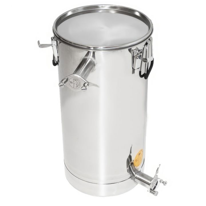 mellarius-max-50-2-kohouty-konicky-sita-01.jpg Stáčecí a čeřící nádoba Mellarius MaxiLine 50 kg s kónickým dnem