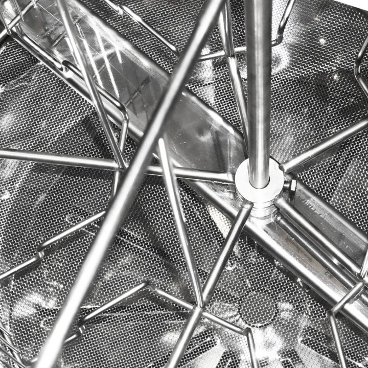 M129-medomet-s-nadobou-optiline-5-10r-elektricky-114.jpg_1 Medomet s nádobou Mellarius OptiLine 5/10 r. s 230V el. pohonem P52