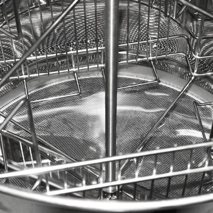 M127-medomet-s-nadobou-optiline-4r-rucni-107.jpg_1 Medomet s nádobou Mellarius OptiLine 4 r. s 230V el. pohonem P52