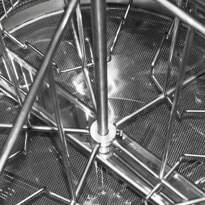 M129-medomet-s-nadobou-optiline-5-10r-elektricky-10.jpg_1 Medomet s nádobou Mellarius OptiLine 5/10 r. ruční P52